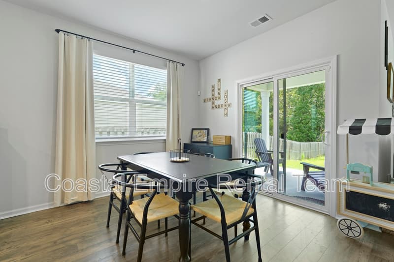 Richmond Hill House: 41 Gypsea Lane