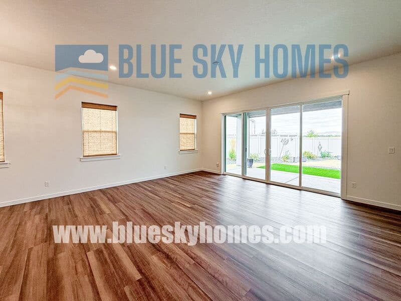 Star House: 8500 W Lilburn st