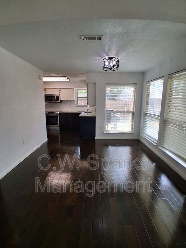 Grapevine House: 1503 Laguna Vista Way