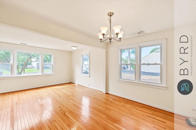 Richmond House: 4804 Augusta Ave