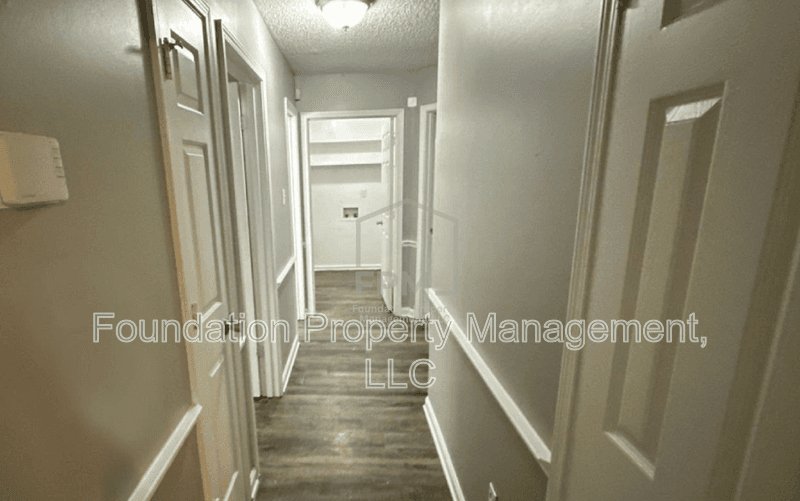Memphis House: 7089 Cobblestone Drive