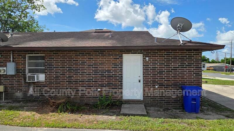 Lakeland Condo: 522 Pinewood Avenue