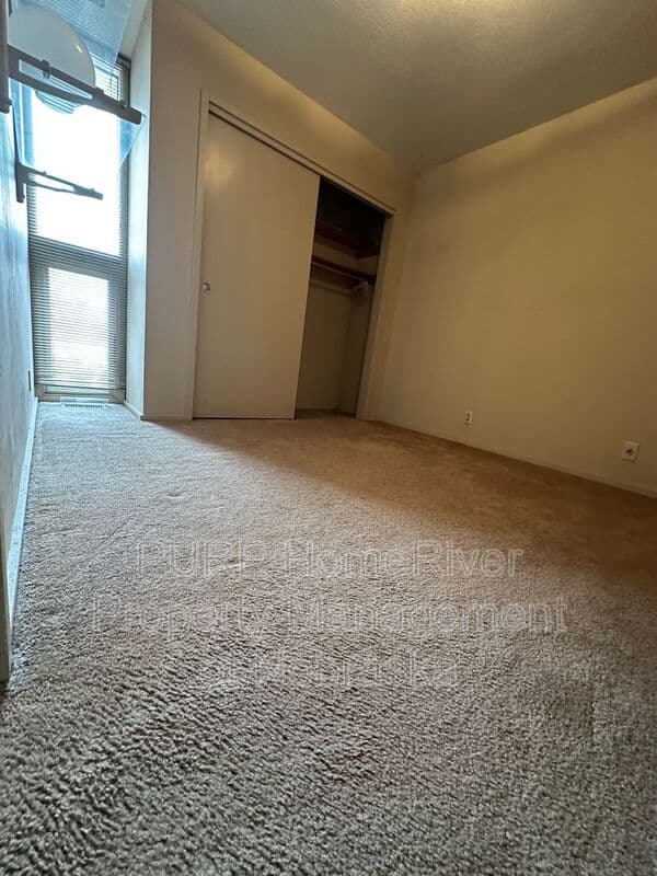 Omaha Townhome: 1631 N 109th Plz