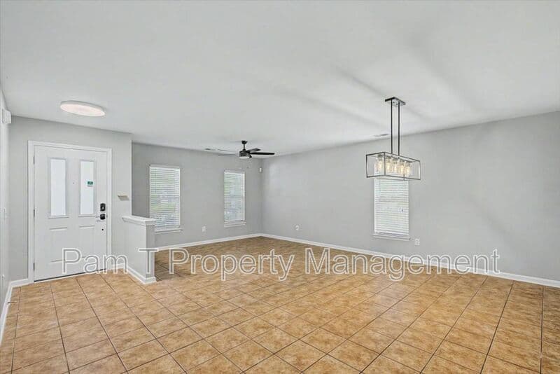 Pooler House: 4 Bainbridge Way