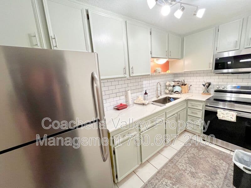 Palm Springs Condo: 2860 N Los Felices Rd
