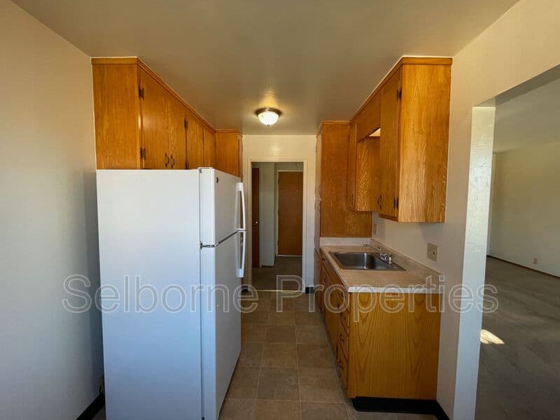 Oakland House: 2500 Ivy Dr.
