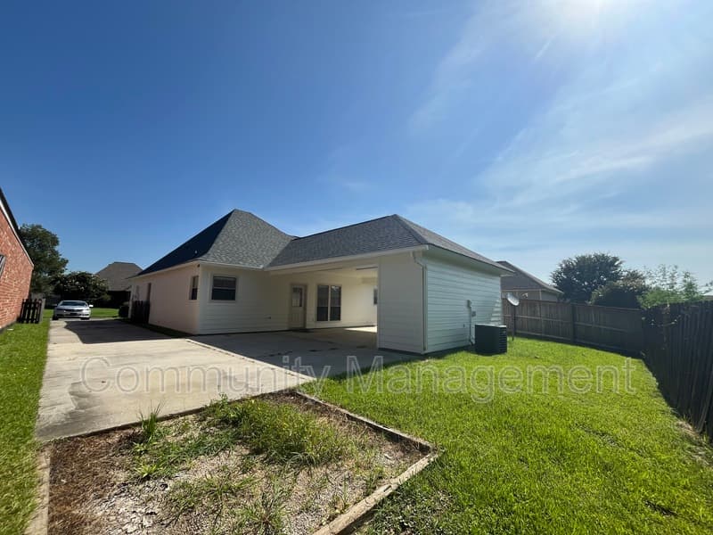 Gonzales House: 40357 Creekway Cove Ct