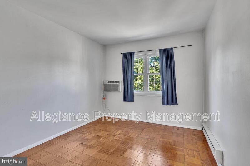 Alexandria House: 3316 Valley Drive