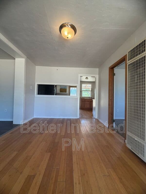 Ukiah House: 3851 Eastside Calpella Rd