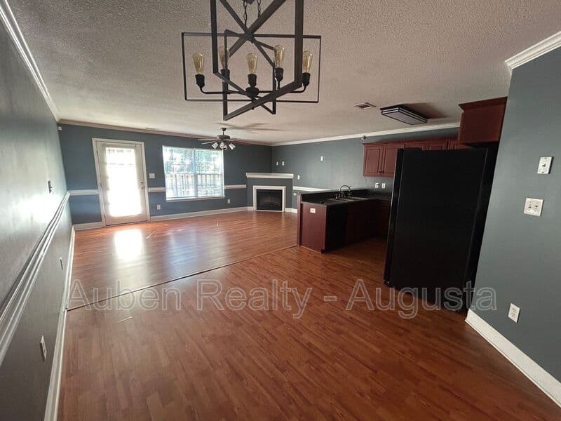 Augusta House: 2078 Reserve Lane