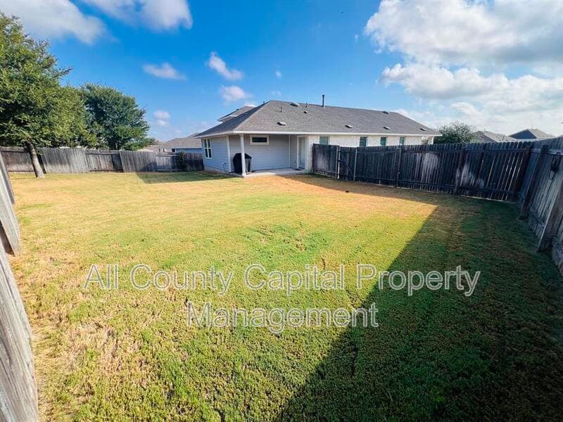 Georgetown House: 201 Oakstone Dr