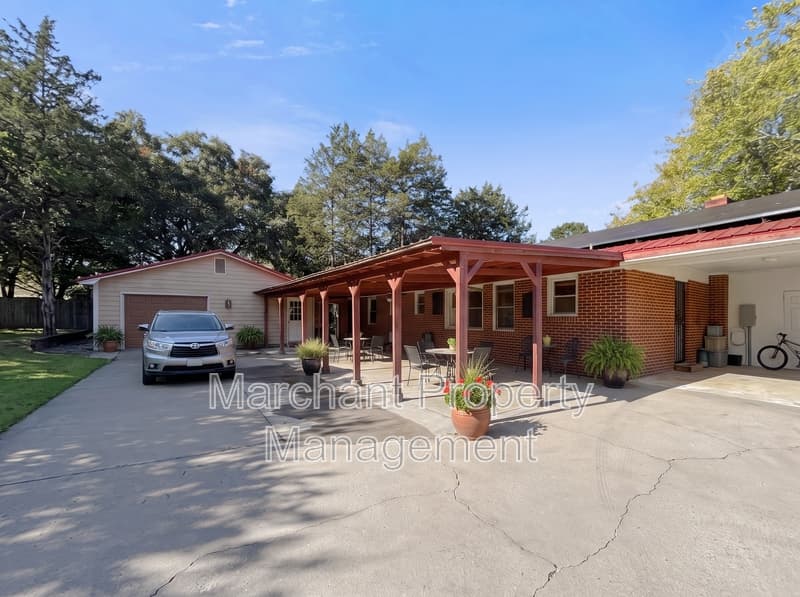 Taylors House: 4804 Edwards Road