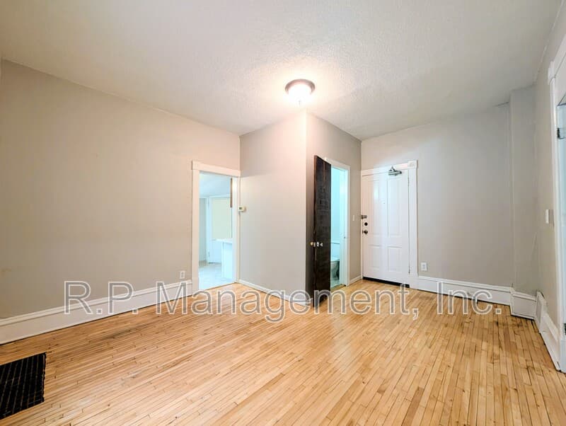 Saint Paul Condo: 2048 Carroll Ave
