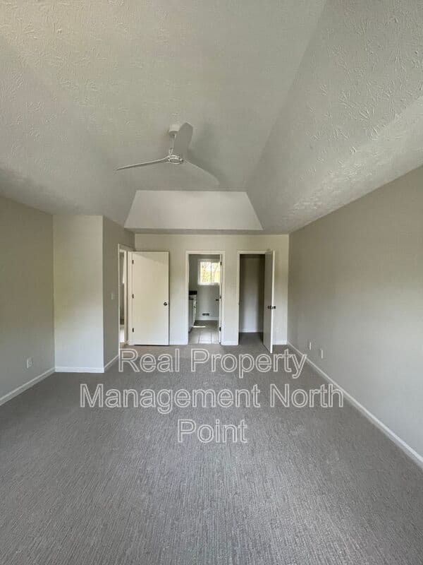 Johns Creek House: 11010 Spotted Pony Trail