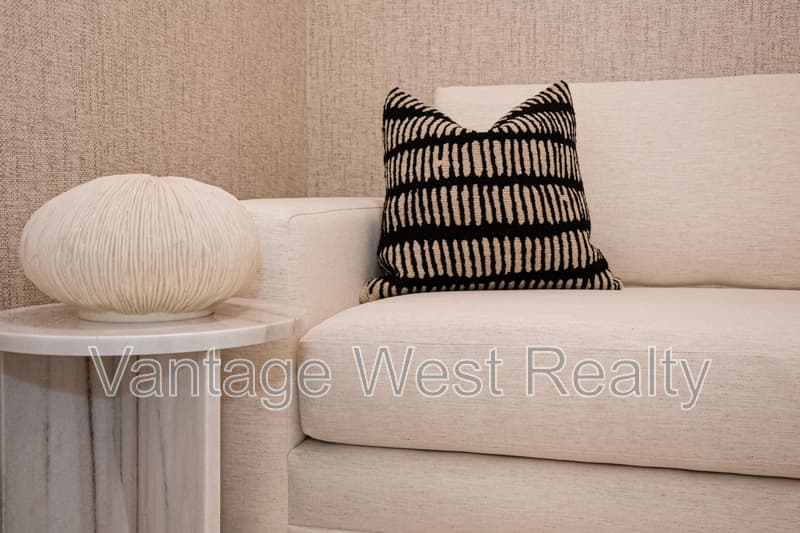 Kelowna Condo: 510-3340 Lakeshore Rd