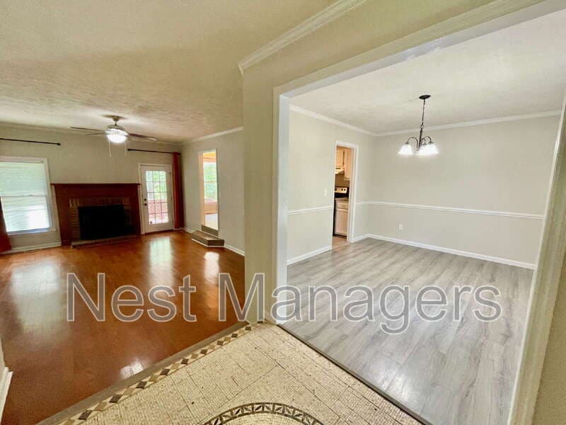 Fayetteville House: 6736 St Julian Way