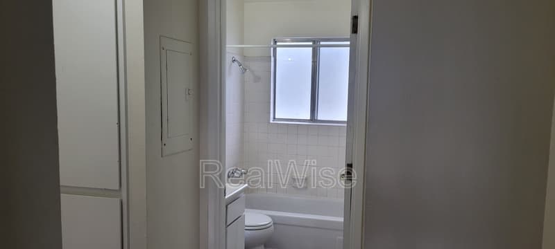Grants Pass Townhome: 1112 SW 5th St