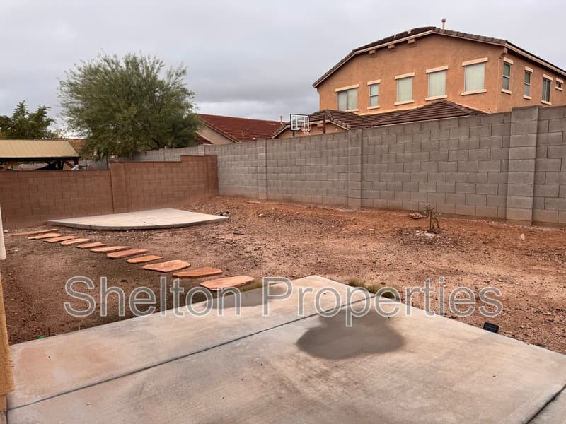 Goodyear House: 16954 W Mohave St