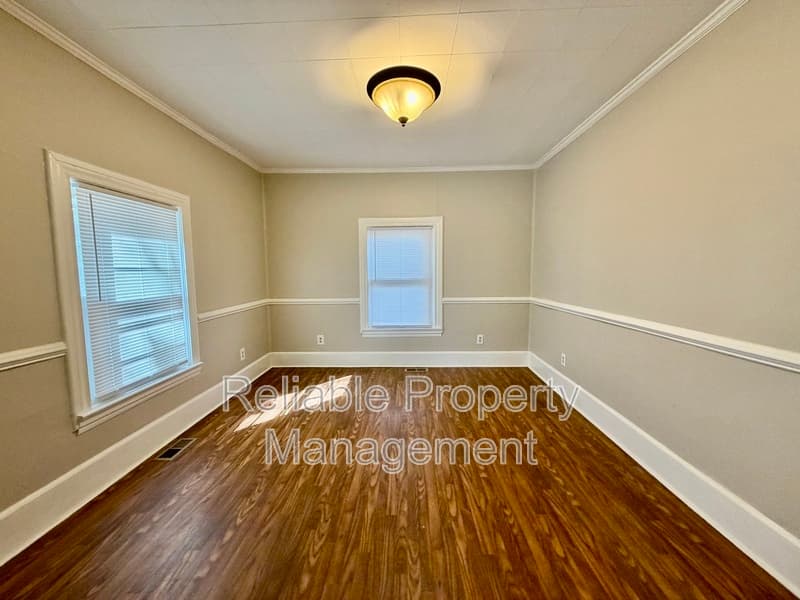Clayton House: 525 E Main St