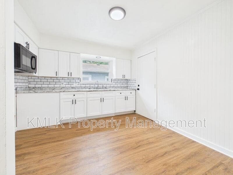 Akron House: 1622 Merrill Ave
