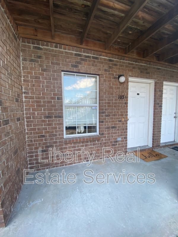 Hinesville House: 103 Magnolia Plantation Ct