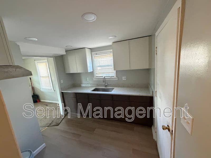 Westland House: 8046 Beatrice