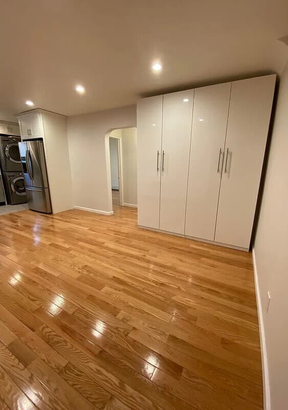 Glen Oaks Condo: 73-18 260th St