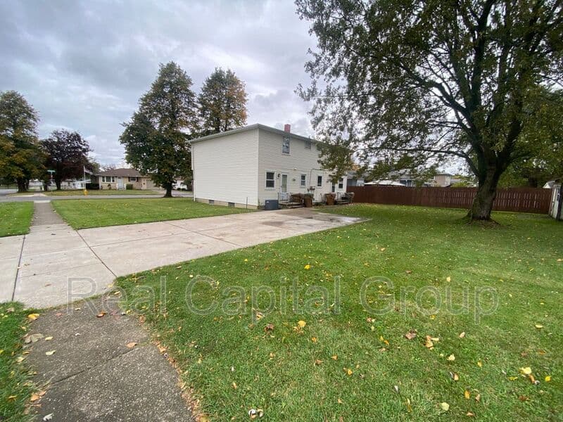 Cheektowaga Condo: 5 Hillwood Dr