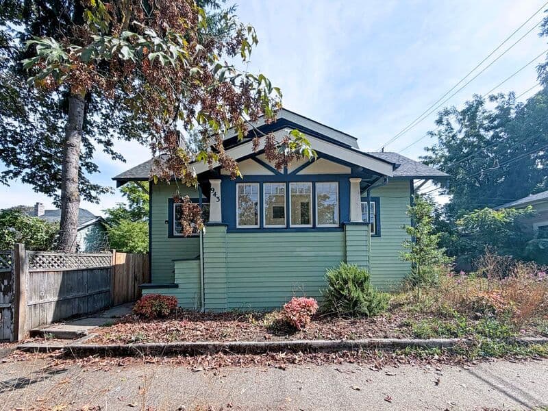 Eugene House: 943 Washington Street