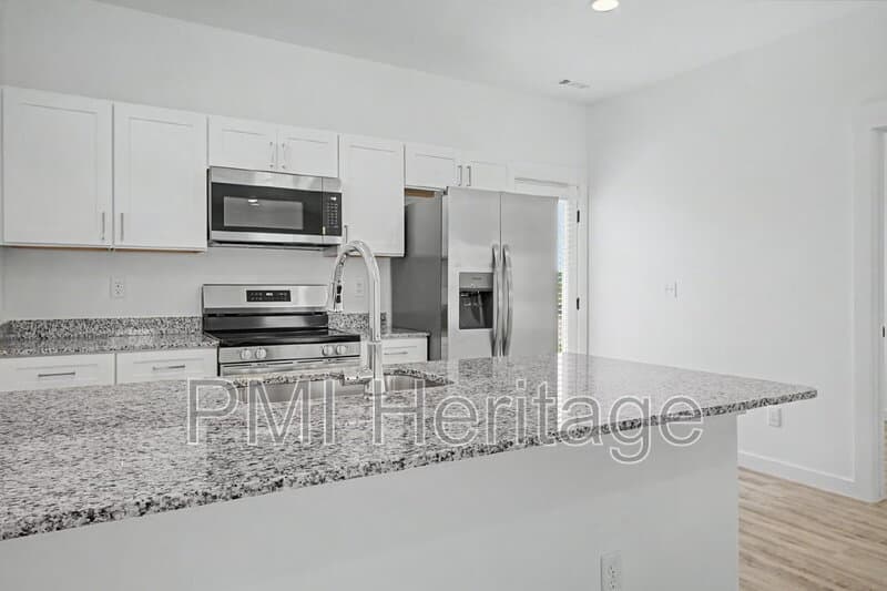 Centerton House: 550 Discovery Ave