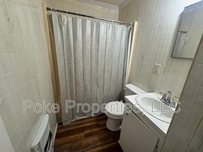 Lake Charles House: 2233 Lilly St