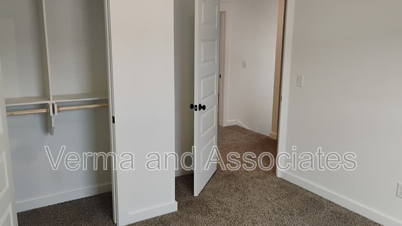 Bentonville House: 1100 Indiana Ave