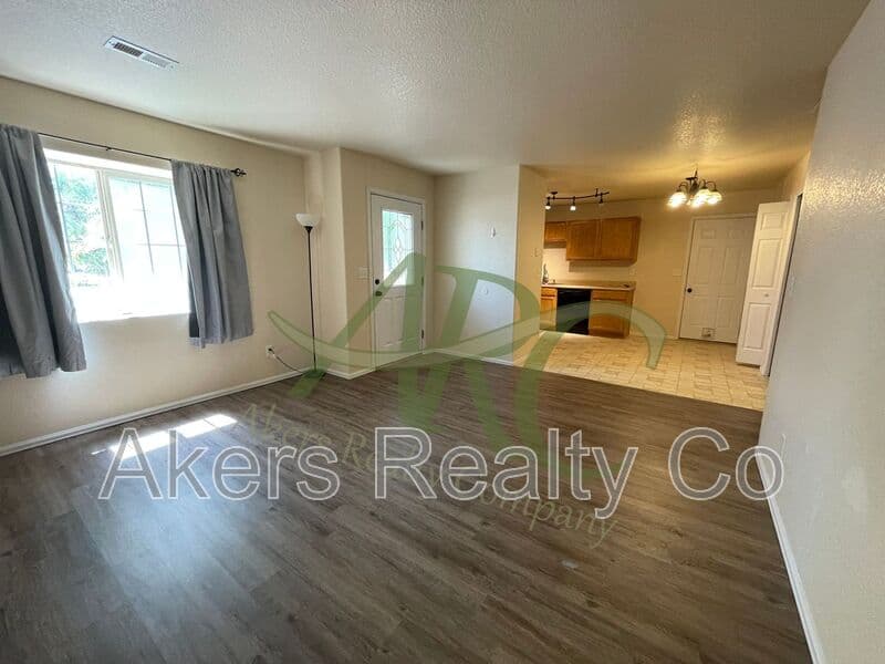 Pueblo West House: 746 S Legend Ln