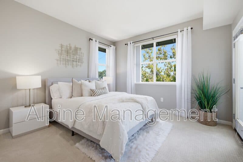East Palo Alto Condo: 1982 West Bayshore Road - Main