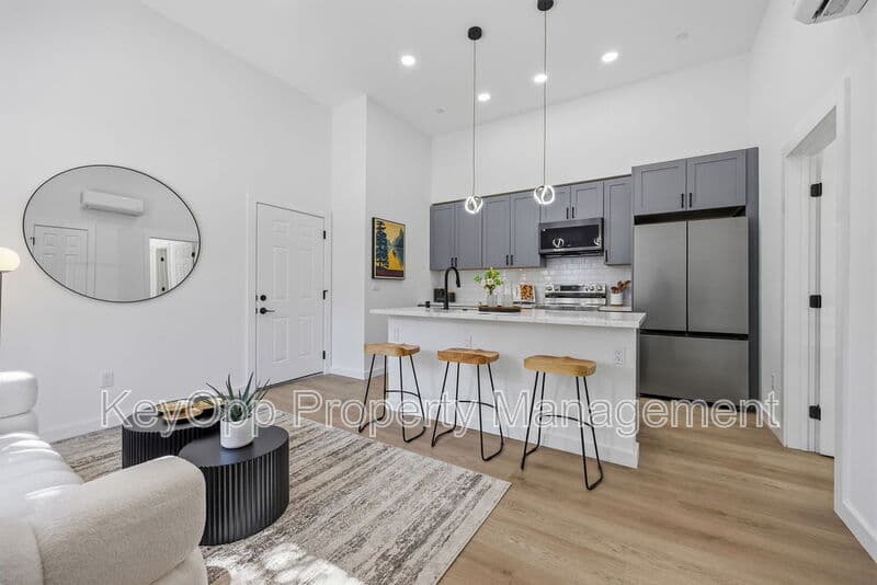 San Francisco Condo: 2730 23rd Street