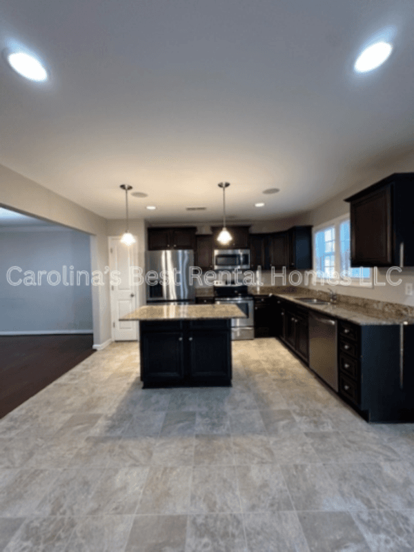 Columbia House: 257 Allans Mill Drive