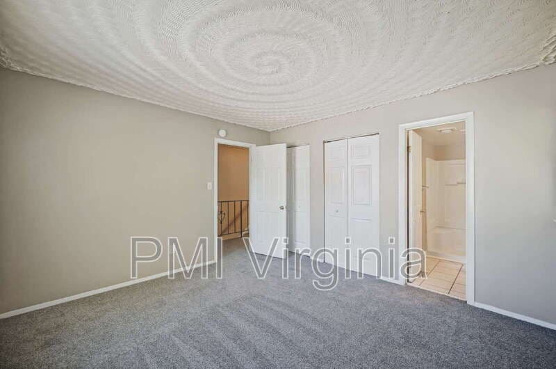 Virginia Beach Townhome: 835 N Buckingham Ct