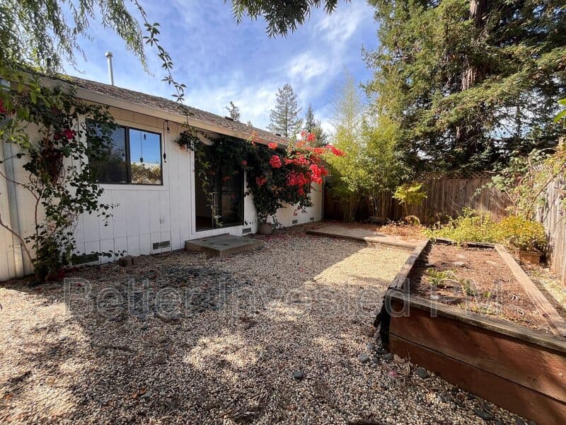 Healdsburg Condo: 427 North St