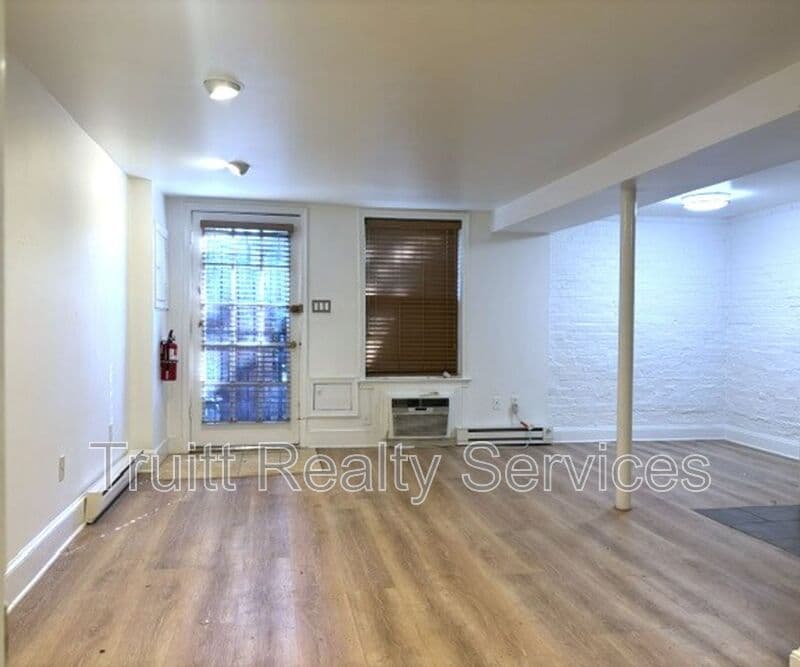 Washington Condo: 711 14th St SE