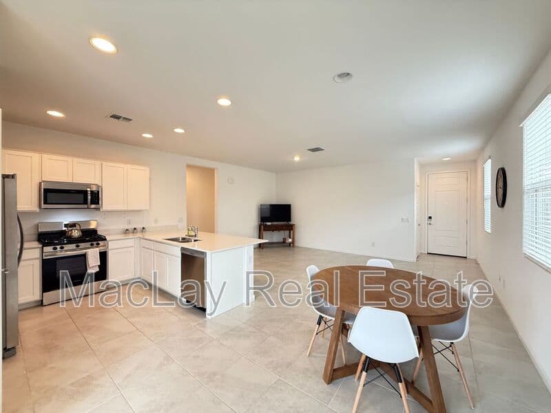 San Tan Valley House: 38114 N Front Runner Ln