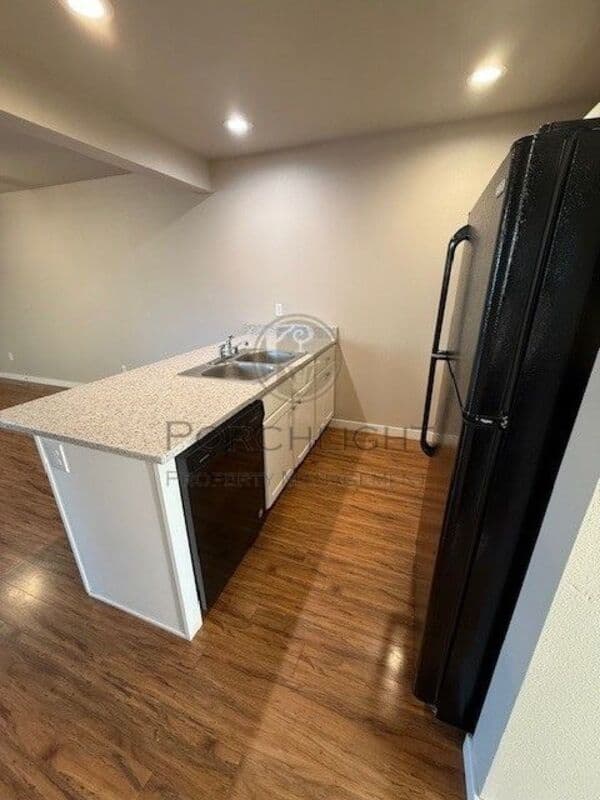 Lynden Condo: 2005 Aaron Drive - 101
