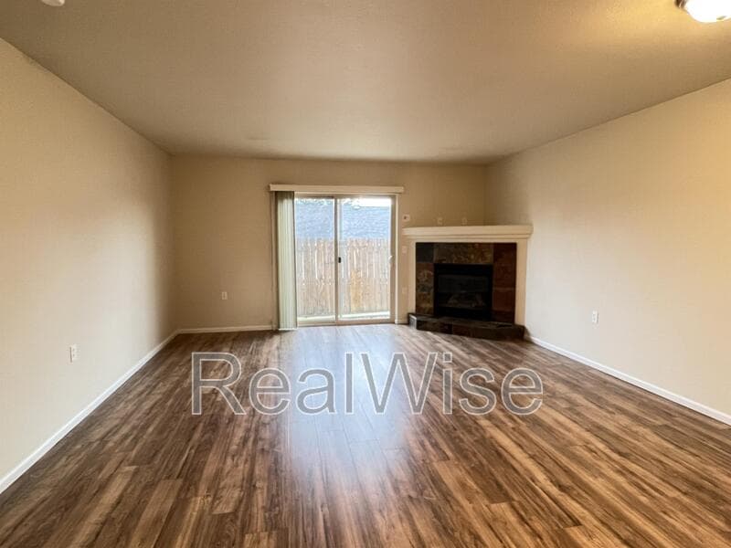 Redmond Townhome: 2250 SW 21st St