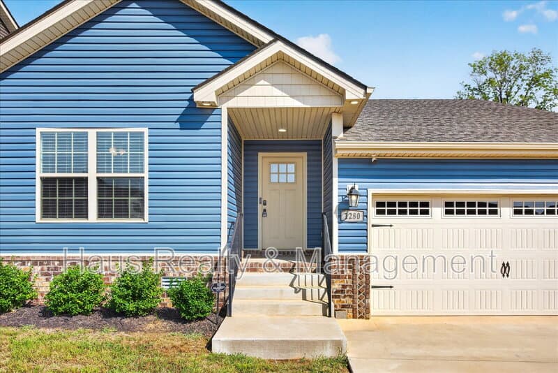 Clarksville House: 1280 Cardinal Creek Drive