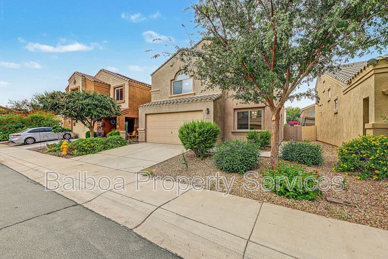 Florence House: 6135 E Paradise Ln