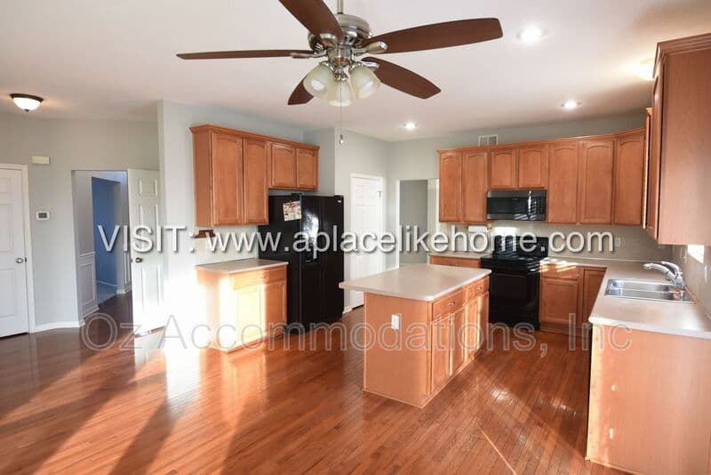 Olathe House: 22413 W 113th Ter