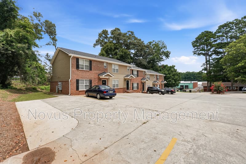 Bremen Townhome: 533 Lawson St