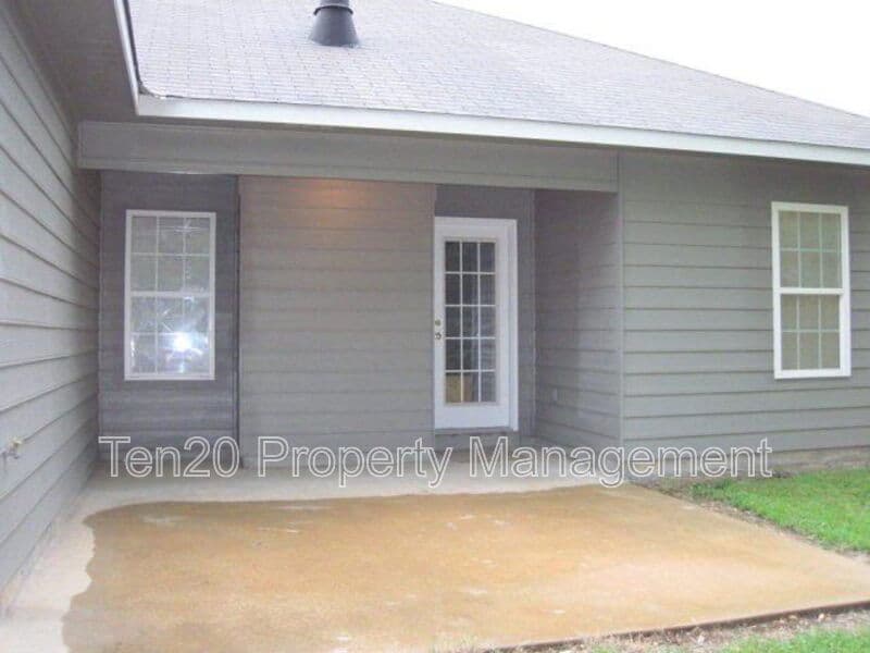 Columbus House: 1244 Schoolhouse Drive