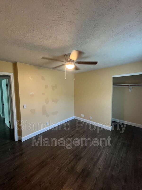 Rochester House: 43 Applewood Drive