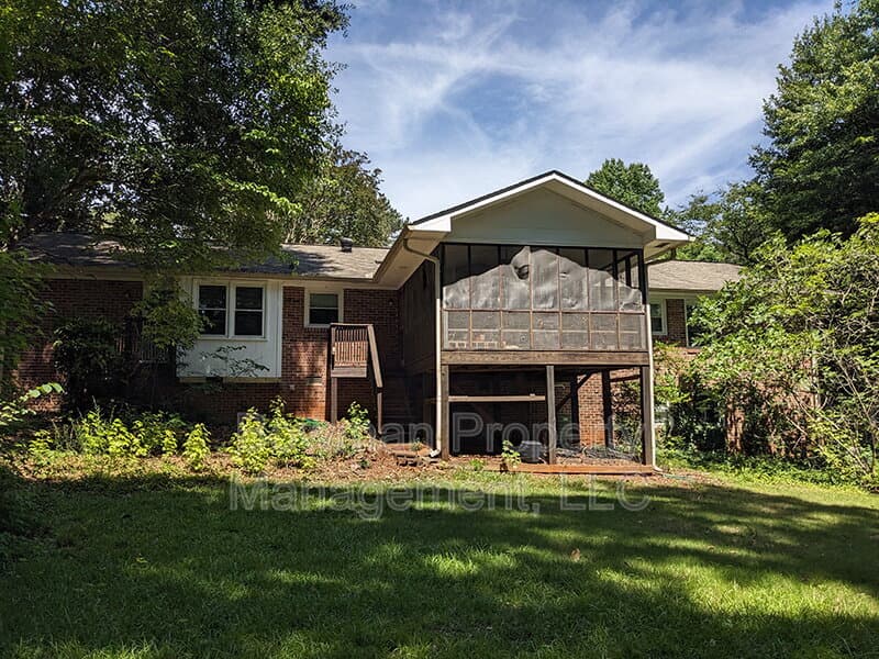 Athens House: 115 Davis Estates Rd