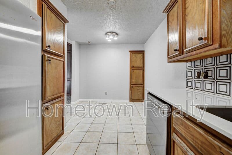Norman Condo: 1713 Hillcrest Drive